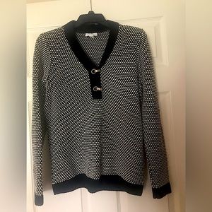 Charter Club VNeck w/double silver clasp. Black w/dots w/metallic dot in center